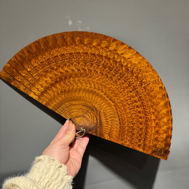 正宗小叶桢楠金丝楠苏扇满葡萄纹21㎝高货毕业级别木雕工艺品摆件