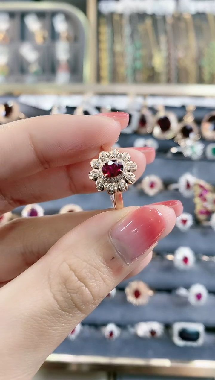 【闪购商品】红宝石戒指18K金镶嵌.