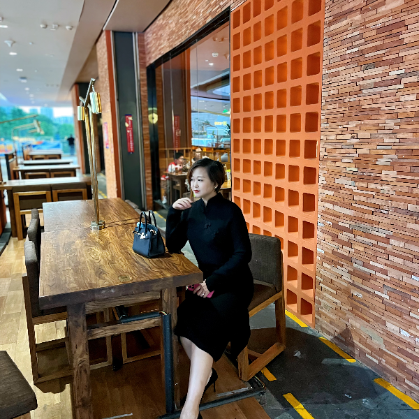 原创设计显瘦黑色百搭短款流行女款连衣裙