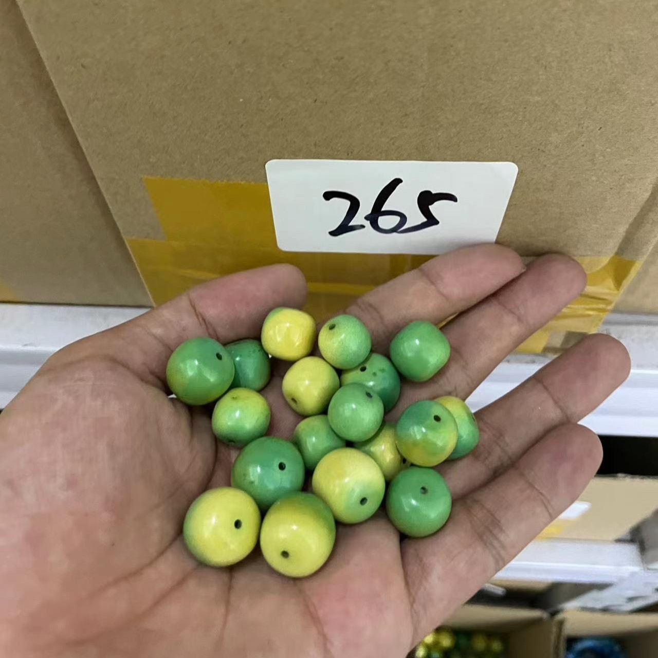 【265号卡15m单个发】菜籽色俏黄绿单颗老型散珠