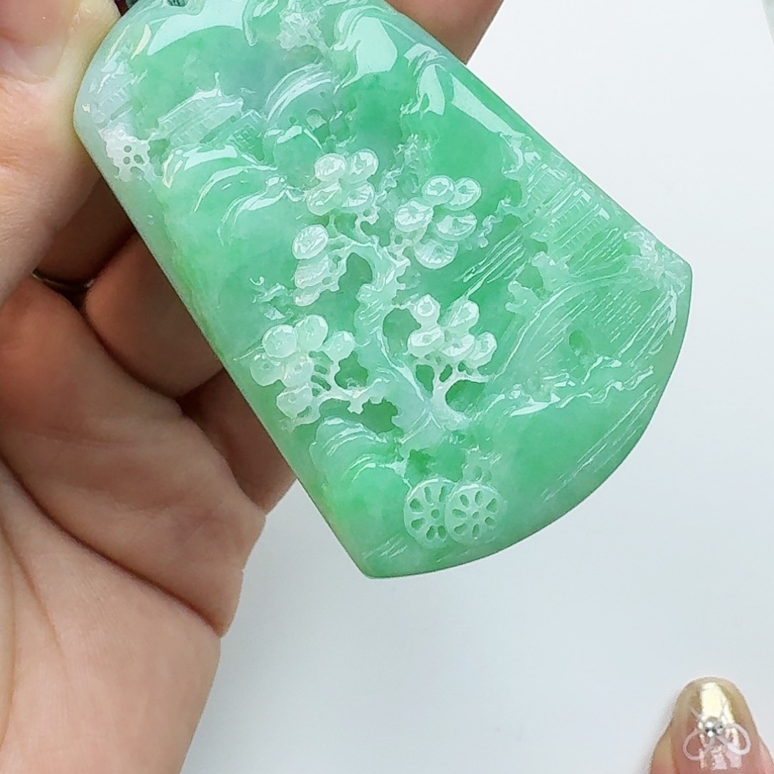 翡翠颈饰未镶嵌山水