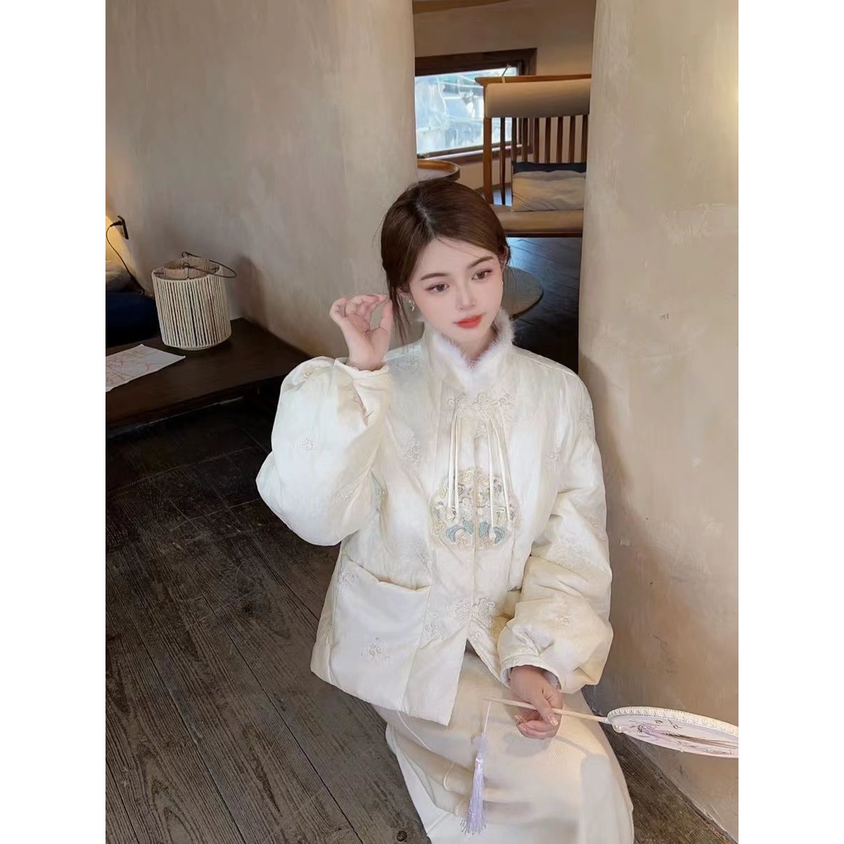 新中式绒绒服女2023冬季新款国风刺绣立领白白绒外套