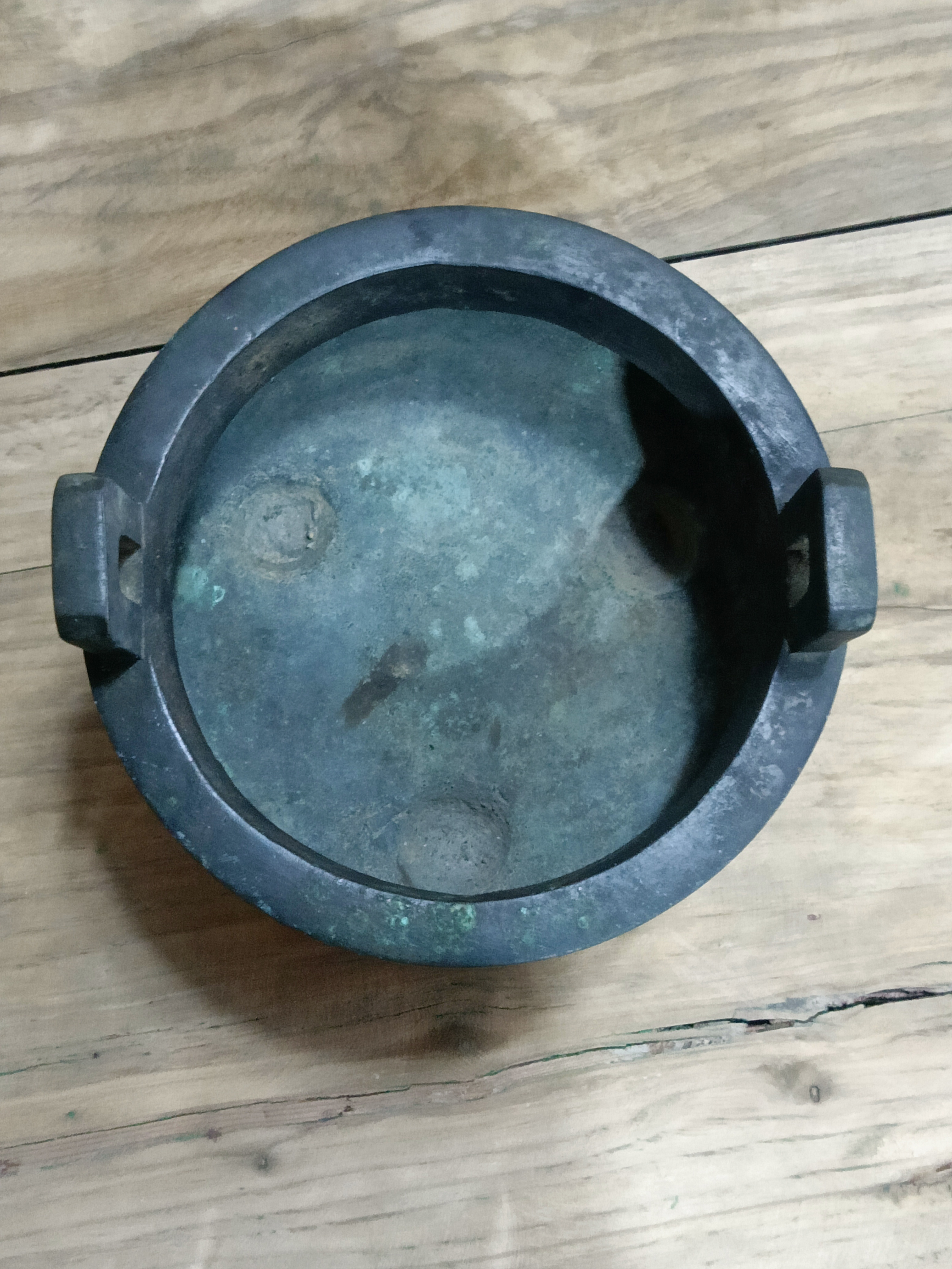 宣德炉一只，尺寸重量如图所示，