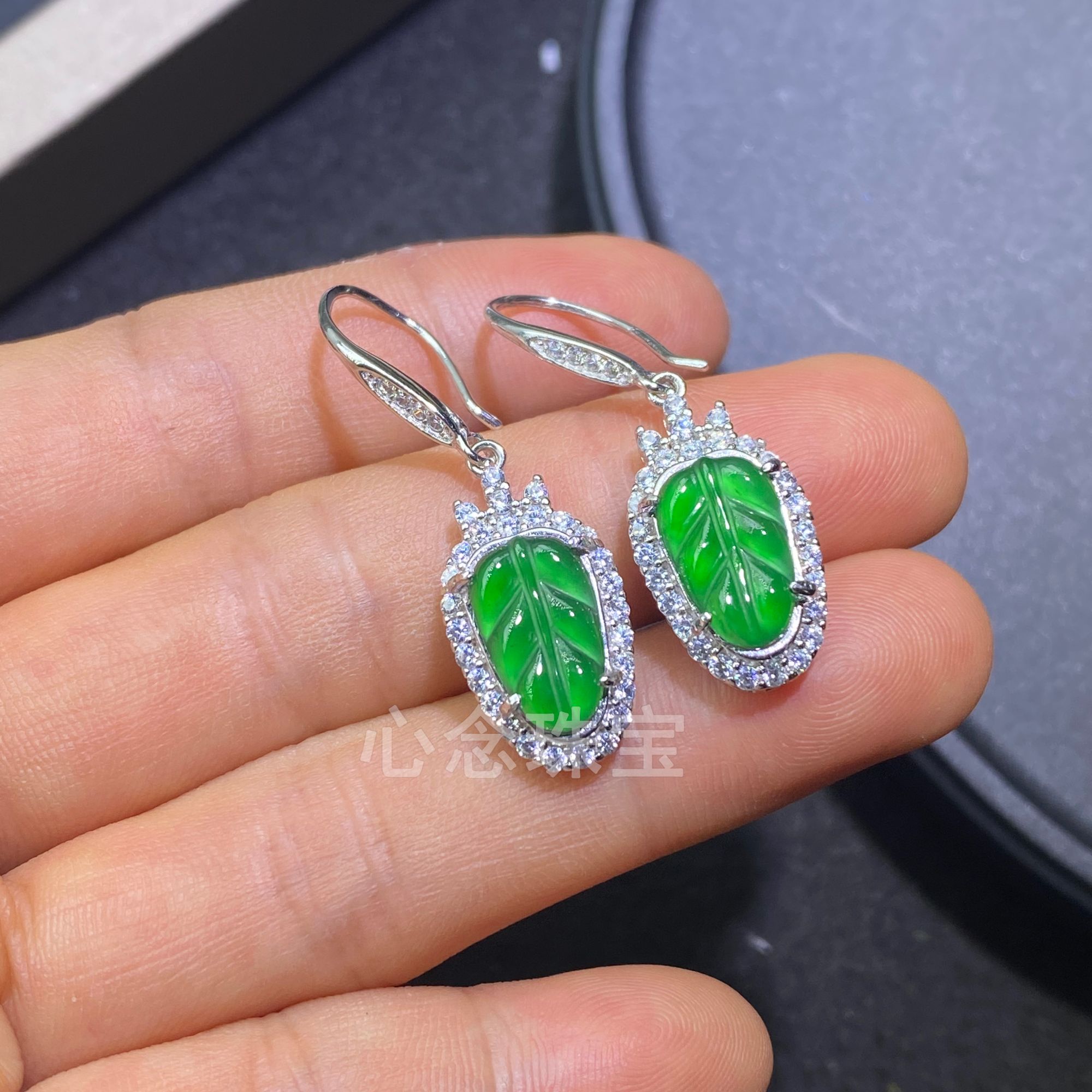 翡翠耳坠天然A货翡翠叶子耳饰冰透满绿S925银镶嵌精致多样性潮流