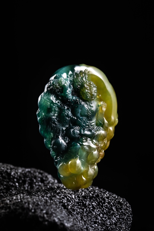 家宝玉纯天然缅甸A货翡翠手工雕刻特色件一念之间精雕
