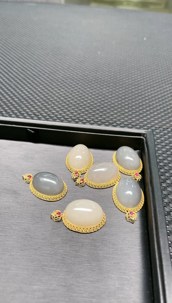 【闪购商品】和田玉吊坠18K金镶嵌多样性发1件