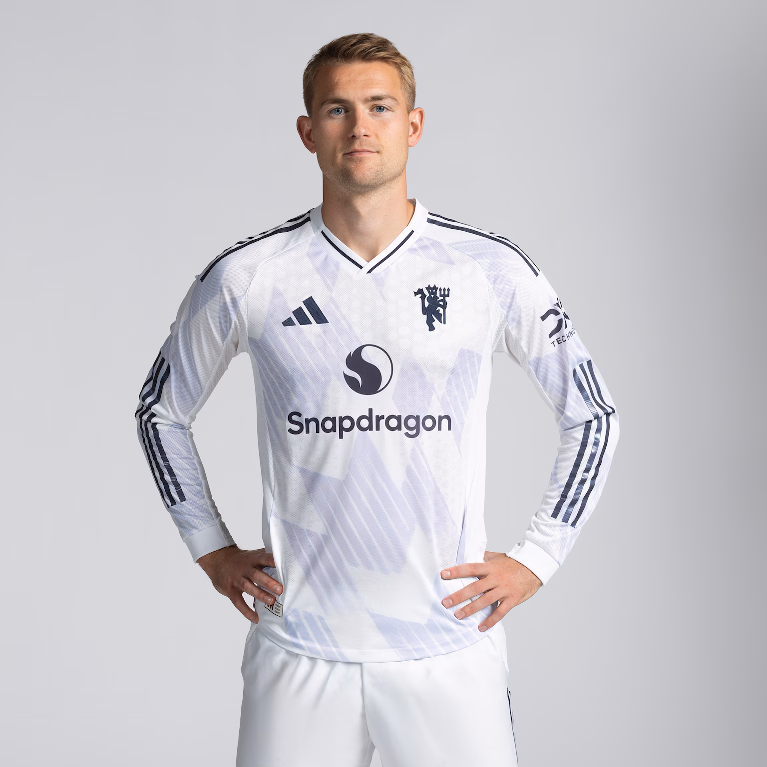 Adidas 曼联25/26赛季白客客场球员长袖 