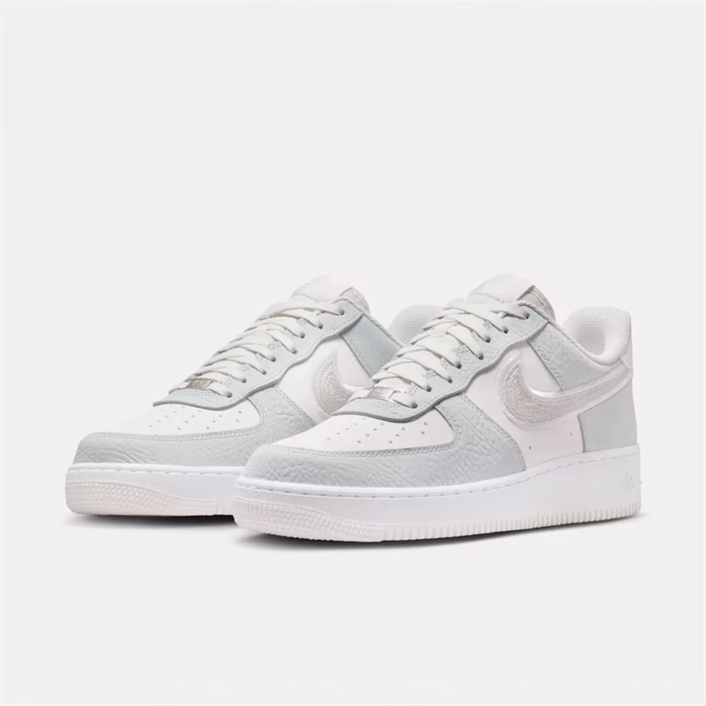 NIKE/耐克男子Air Force1 LV8白灰空军经典舒适板鞋IB6842-100