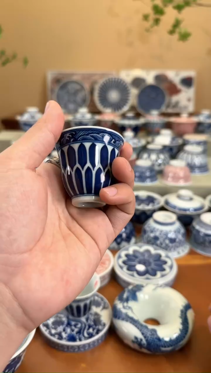 【闪购商品】瓷杯双菊瓣纹闻香杯全品