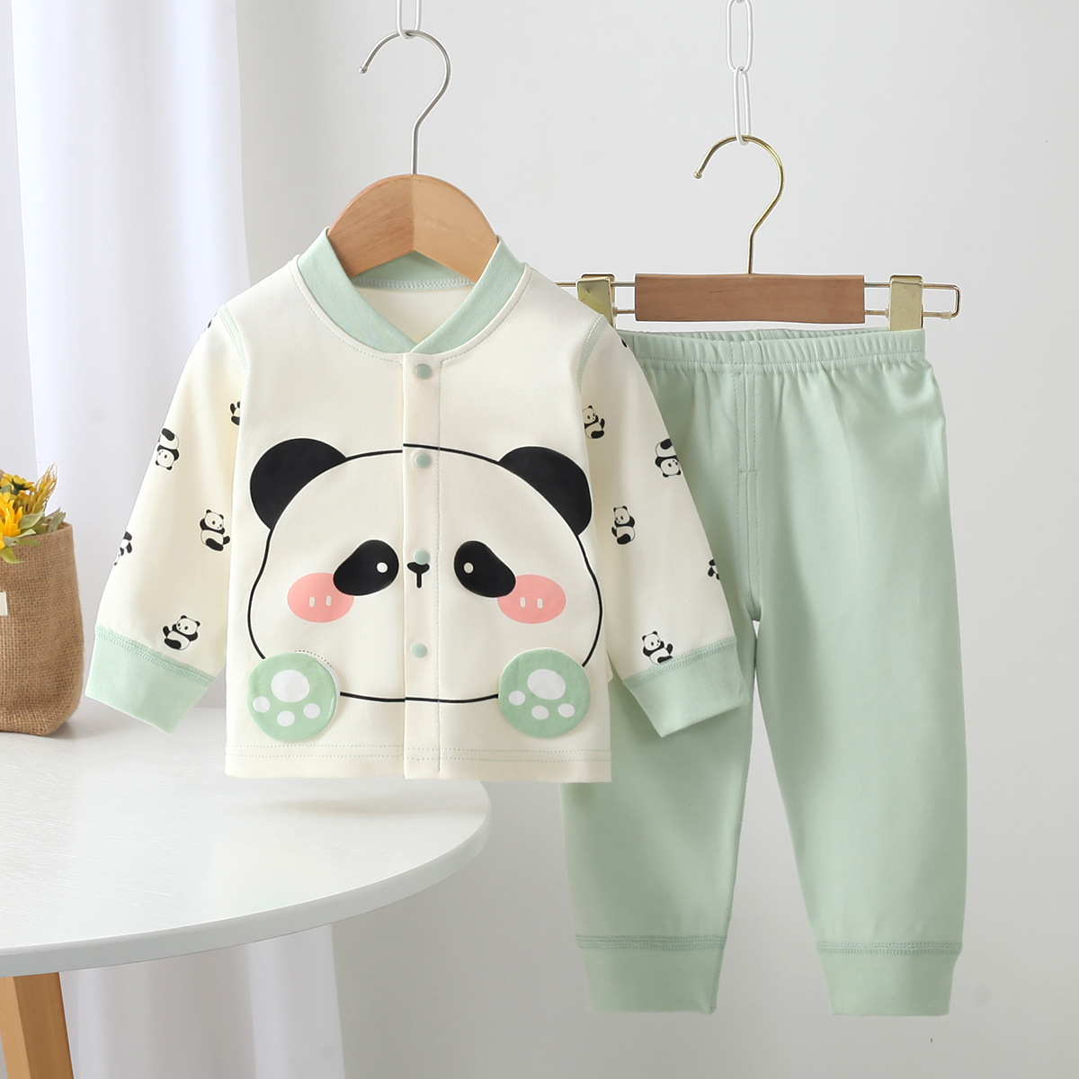 2025年秋季新款婴幼儿内衣套装卡通图案大熊猫对开门套装柔软面料