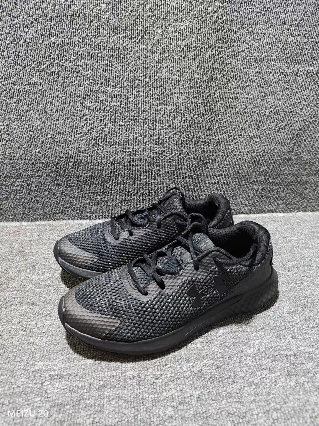 二手 41码   安德玛/Under Armour Charged Rogue 3 跑鞋