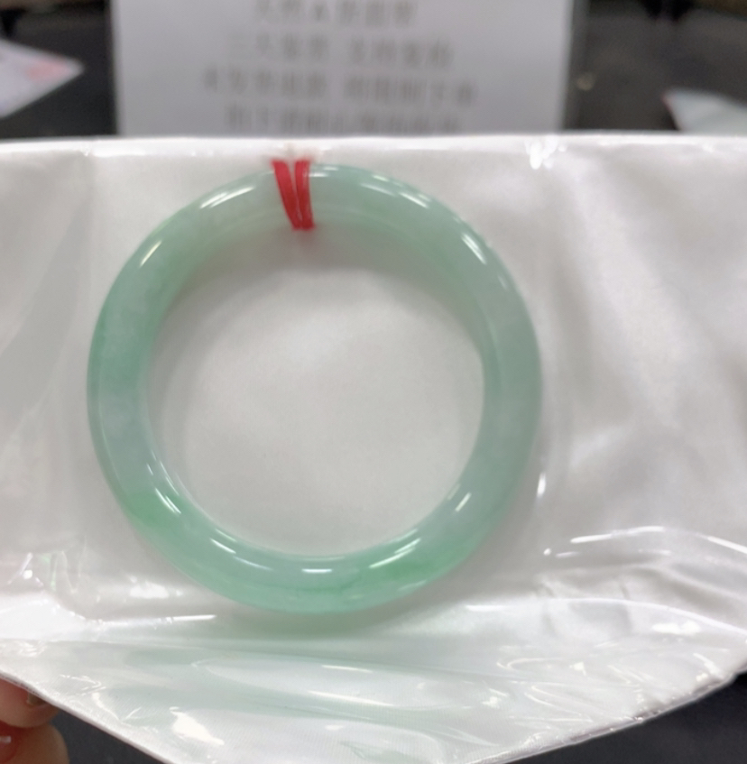 55青苹果绿翡翠手镯