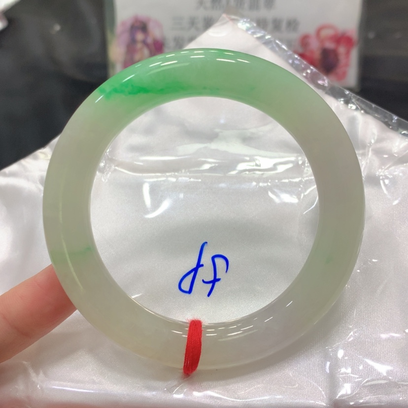 【闪购商品】翡翠手镯未镶嵌喵***?翡翠
