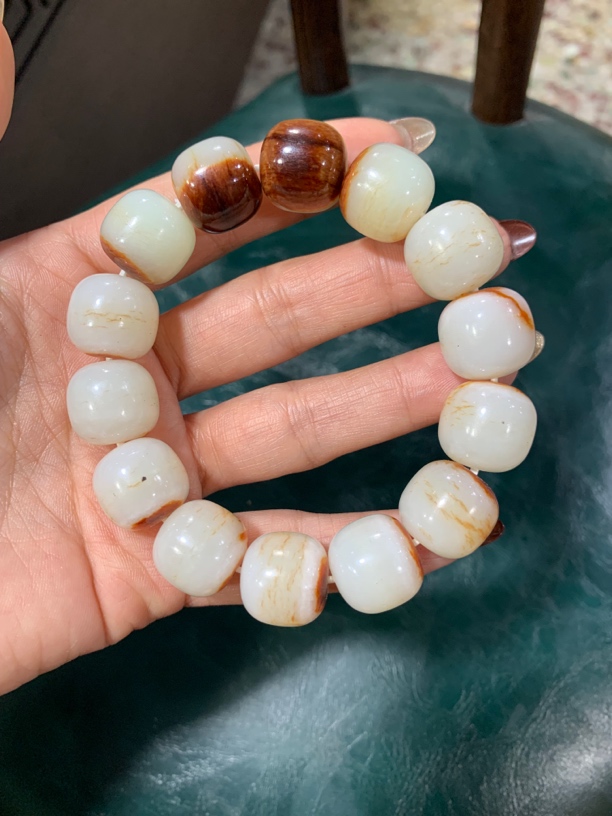 和田玉沁料老型珠手串