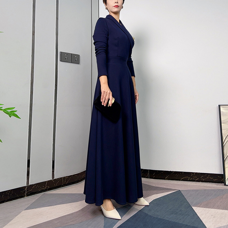 2024秋冬季新款高端气质连衣裙女长款修身显瘦时尚年轻春秋长裙