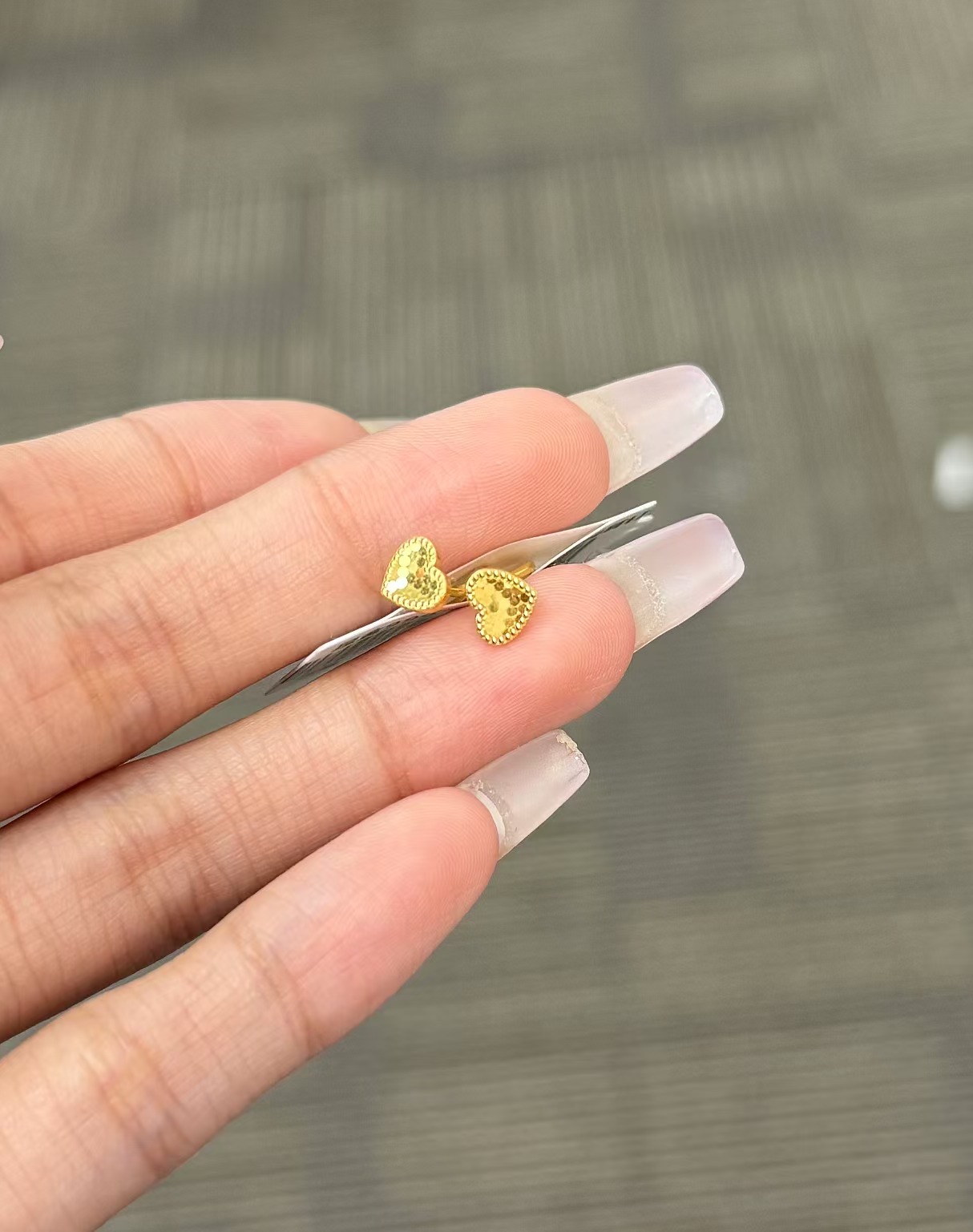  足金999 鱼鳞小爱心弯钩耳钉