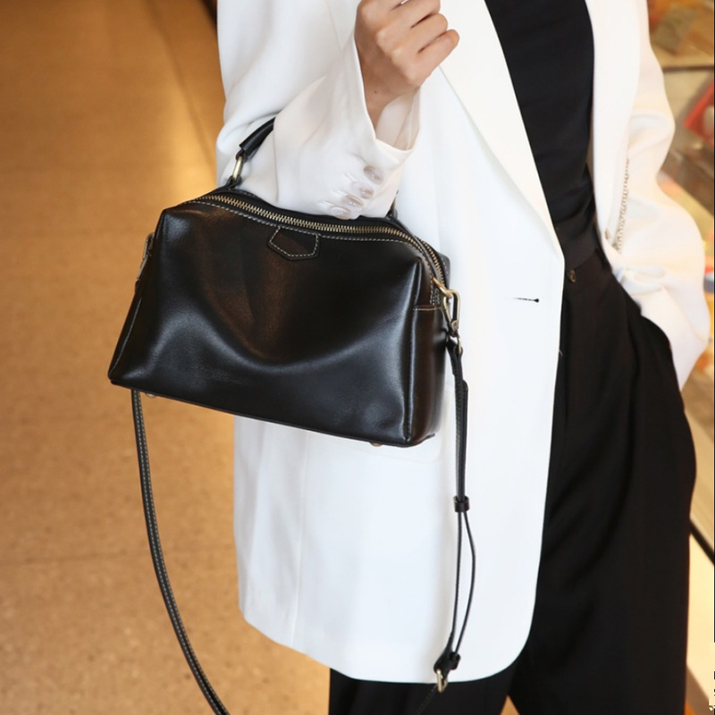 夏季新款真皮大容量单肩斜挎包流行款宽肩带休闲手提波士顿包