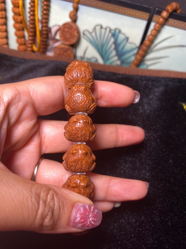 金蟾17尺寸14个桃核雕刻