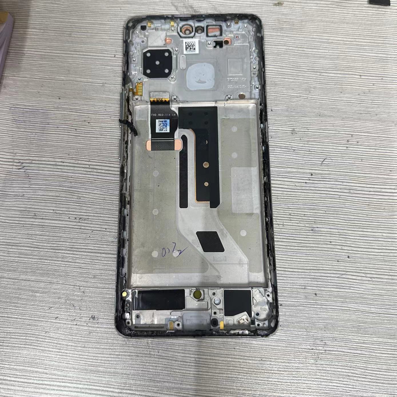 荣80pro外爆瑕疵手机屏幕