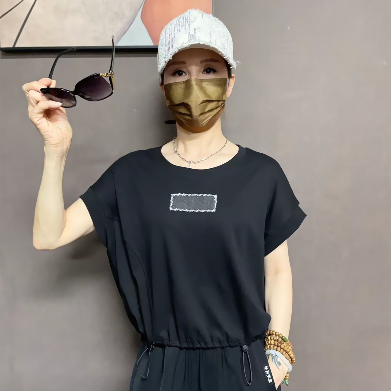 伴月女王贴布无袖短T