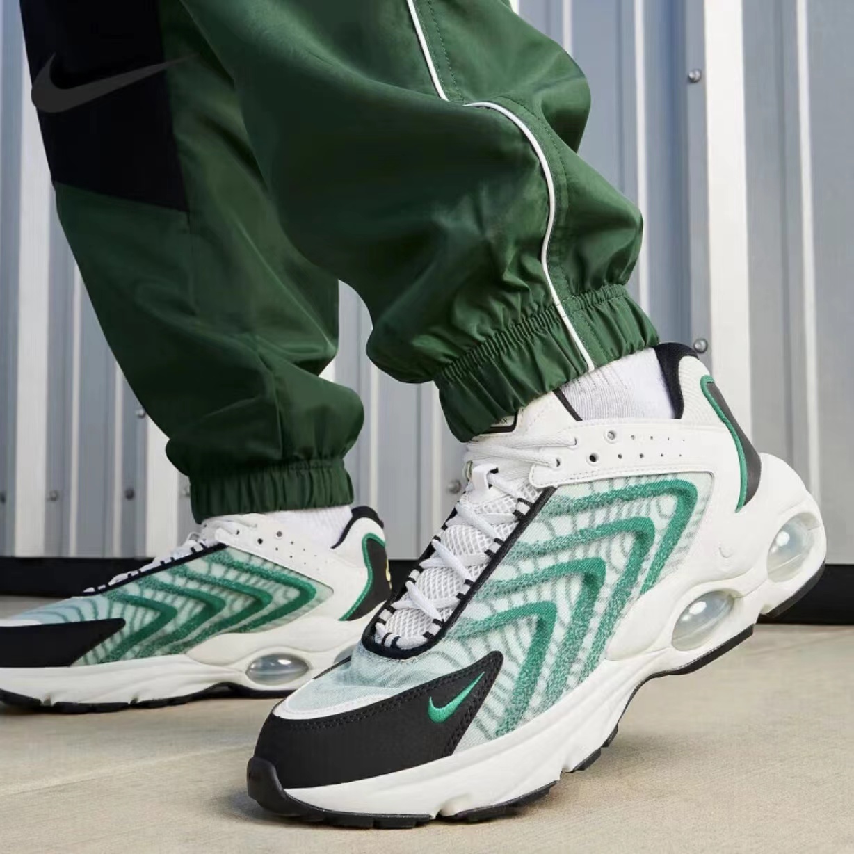 (断码孤品)NIKE/耐克 Air Max TW男鞋生活休闲鞋DQ3984-106-45