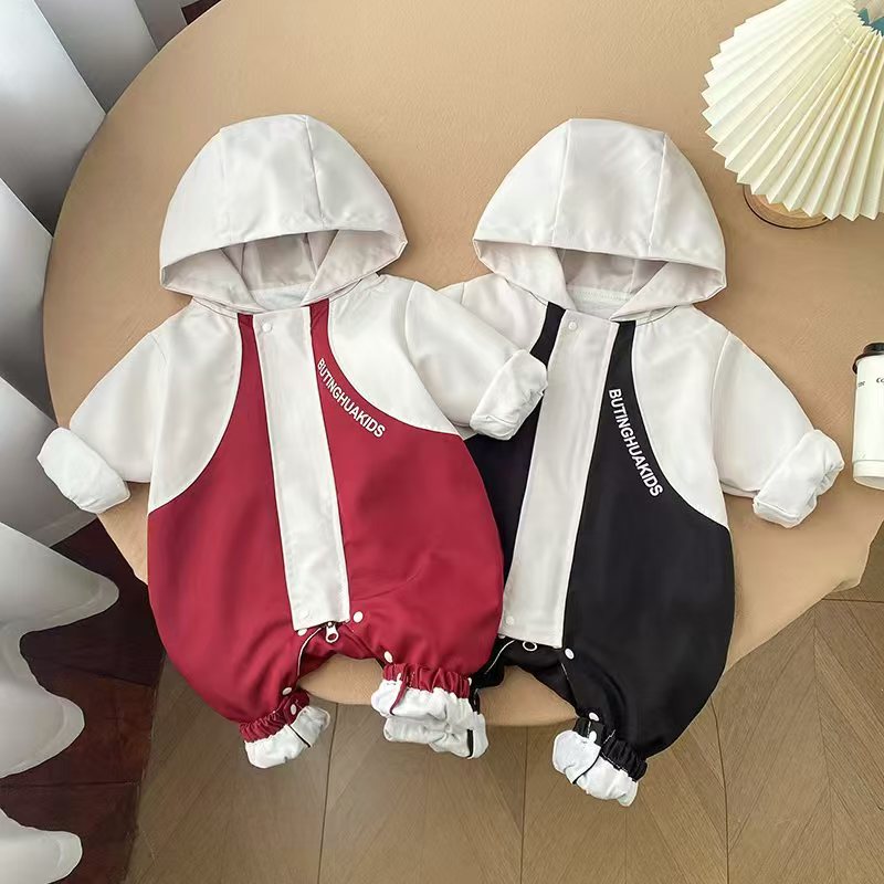 新款春秋季婴幼儿男宝拼接双层连帽字母冲锋衣女宝带帽连体外出服