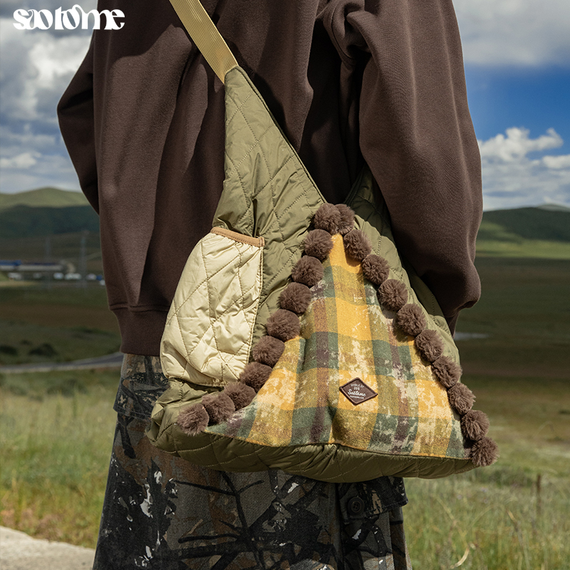 早乙女惠子saotome 日系复拼色绗棉菱形格毛边大容量斜挎包 4341