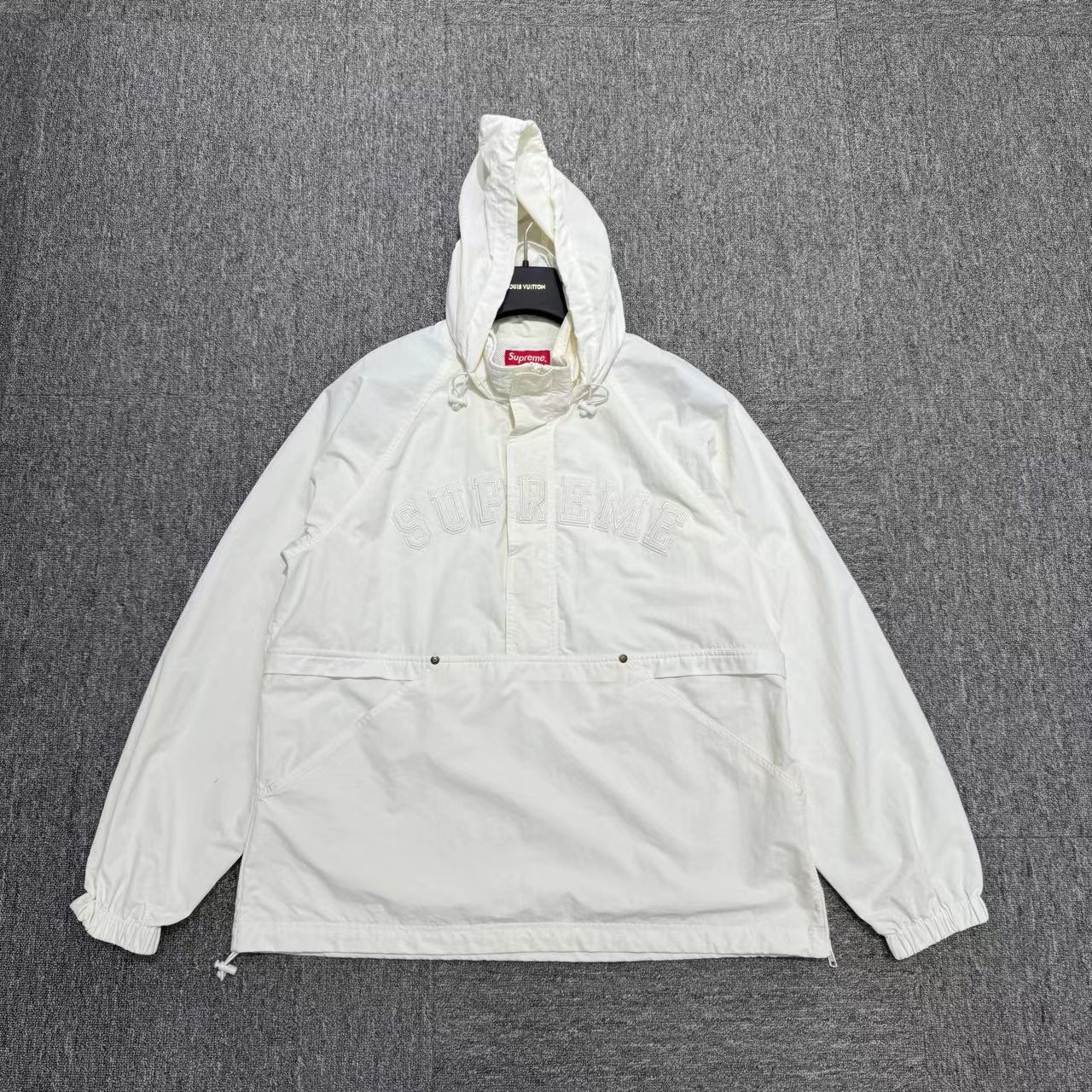 Supreme 胸前 字母 logo 冲锋衣/06296/码 / 98新