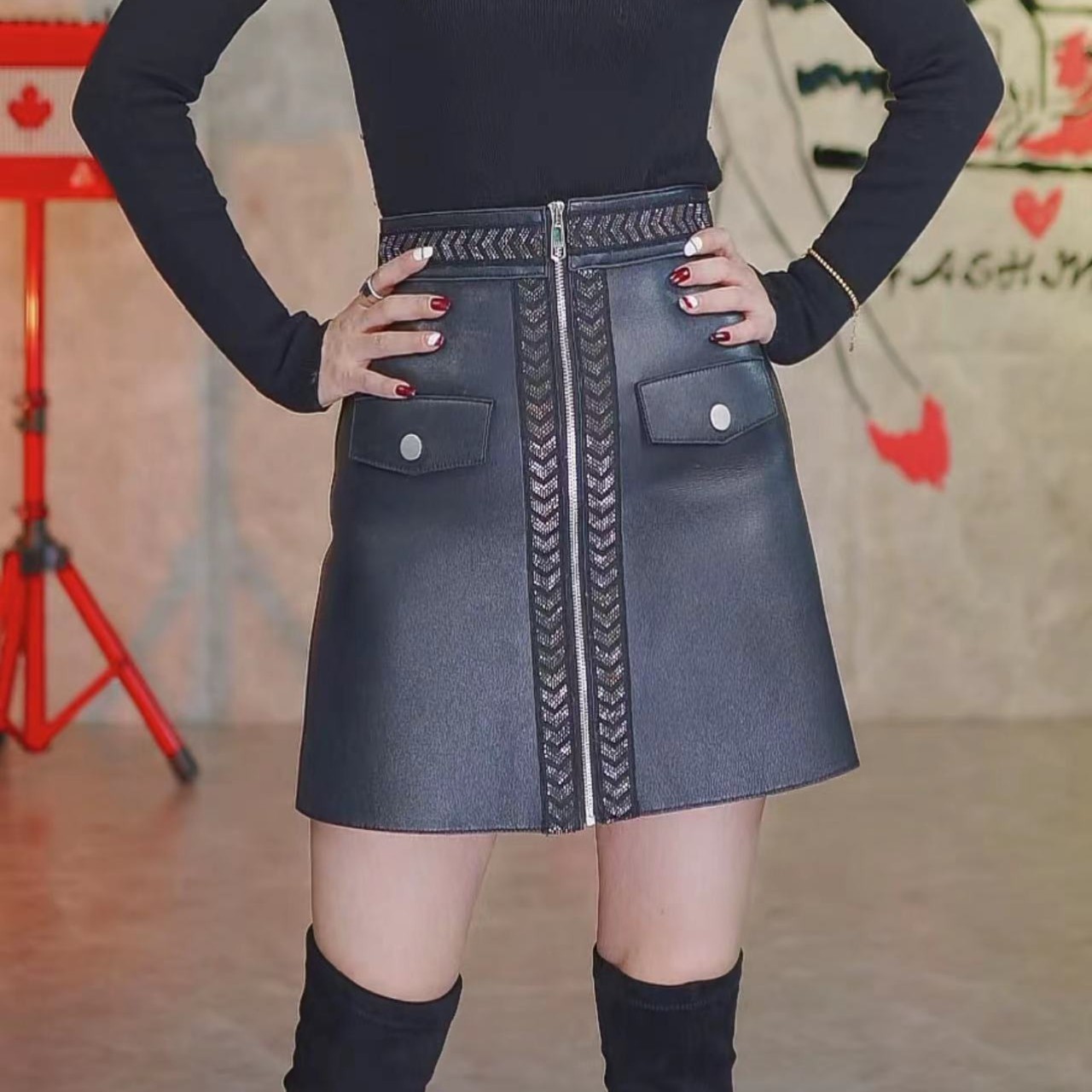 2025年女士气质A字裙高腰真皮绵羊皮时尚百搭显瘦皮短裙