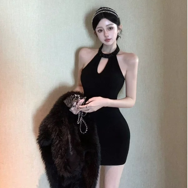 GGE [定制]归国千金 v领挂脖纯欲设计感修身显瘦挖肩包臀短裙328