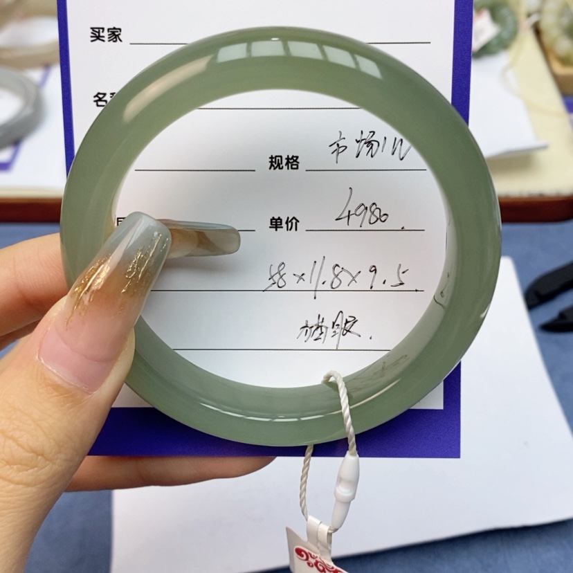 【闪购商品】和田玉手镯未镶嵌58