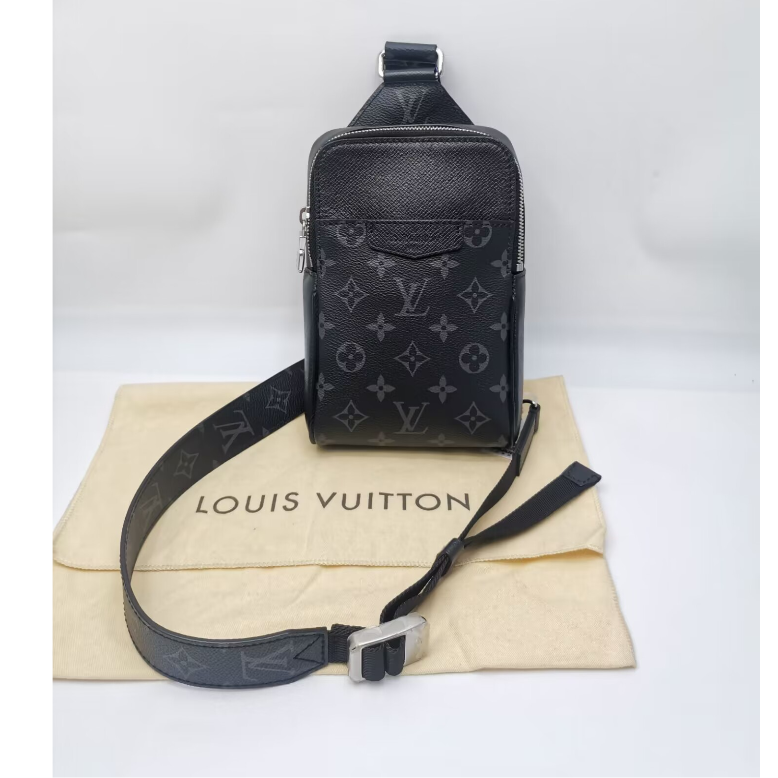 99新 LouisVuitton/路易威登 98新 16636 LV黑老花胸包  肩包黑花