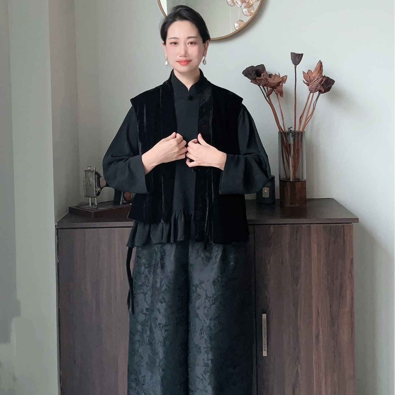 国风新中式金丝绒气质时尚黑色百搭宽松复古马甲