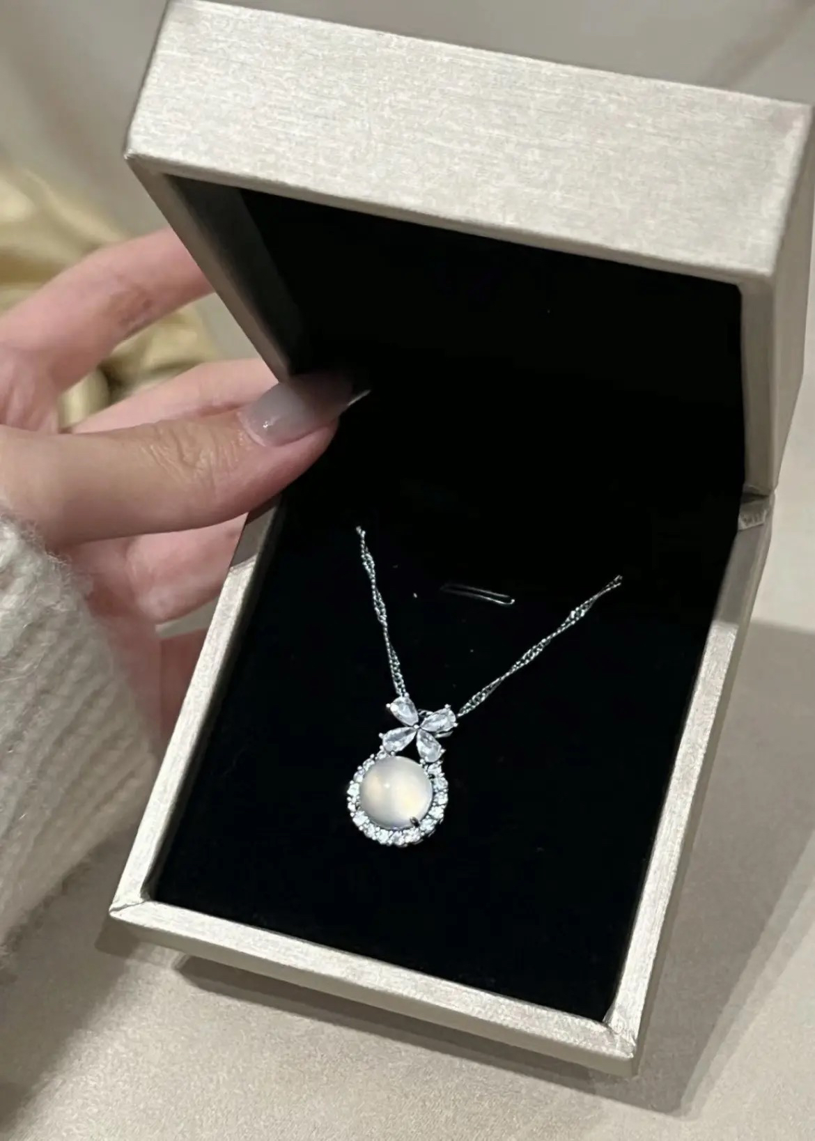 玛瑙在逃公主项链 白色 粉色 绿色 送项链