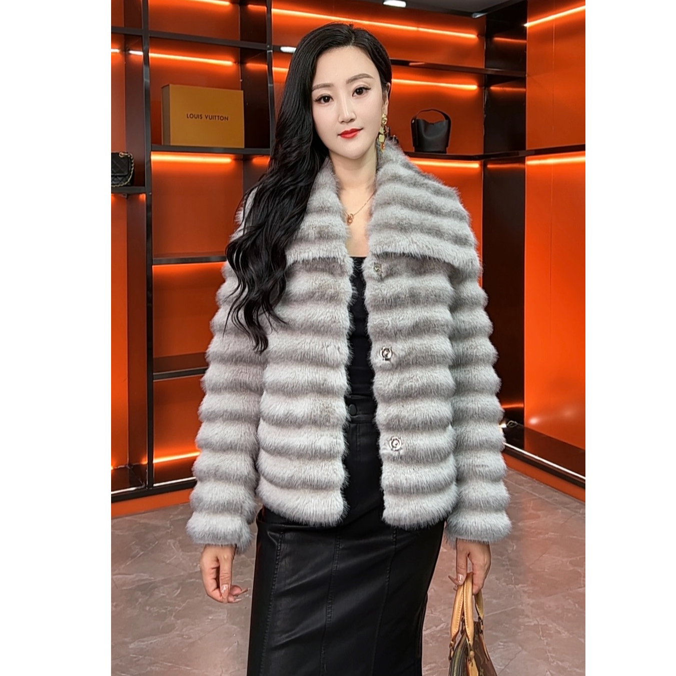 2025年冬季女士新款百搭时尚轻奢翻领外套