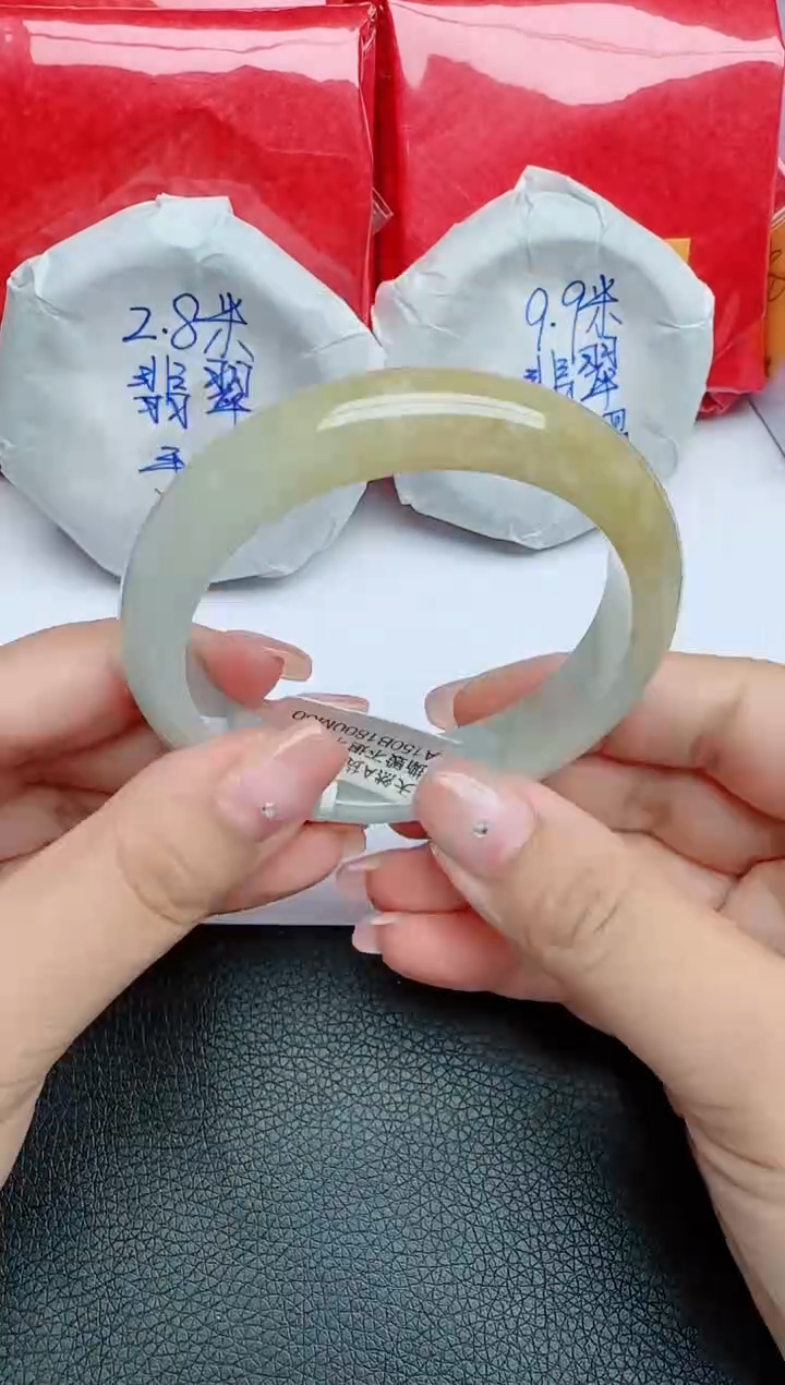 【闪购商品】翡翠手镯未镶嵌圈口：53+