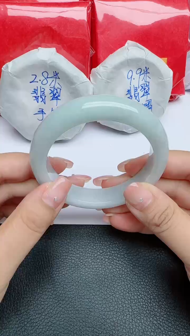 【闪购商品】翡翠手镯未镶嵌圈口：53