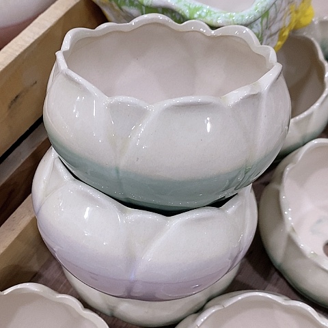 陶瓷20CM以下绿色，紫色莲花