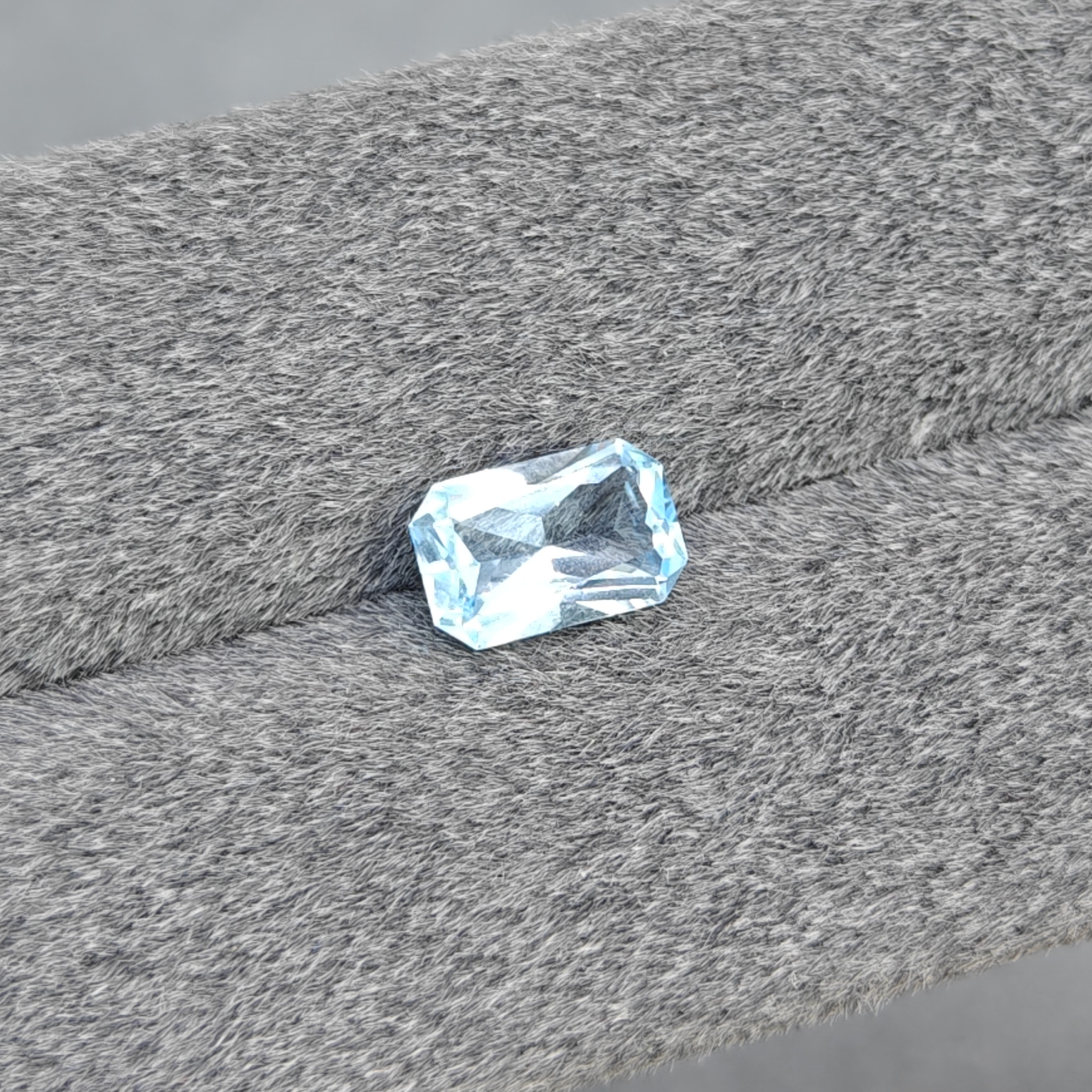 A134–6.69ct/天空蓝托帕石雷迪恩切裸石/精切干净满火彩