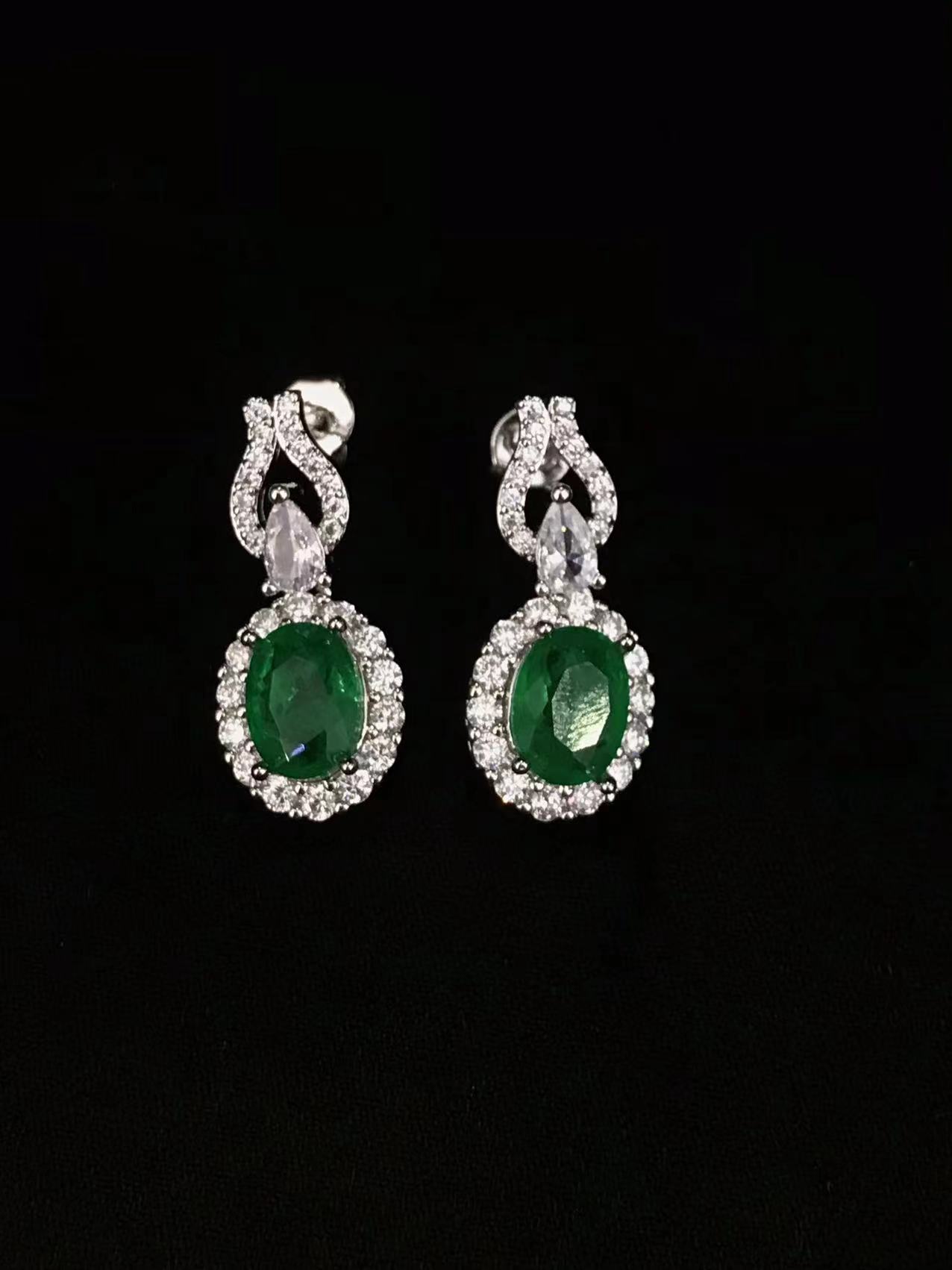 非金属耳饰 耳饰 南非黄昏绿豪镶耳钉  C78