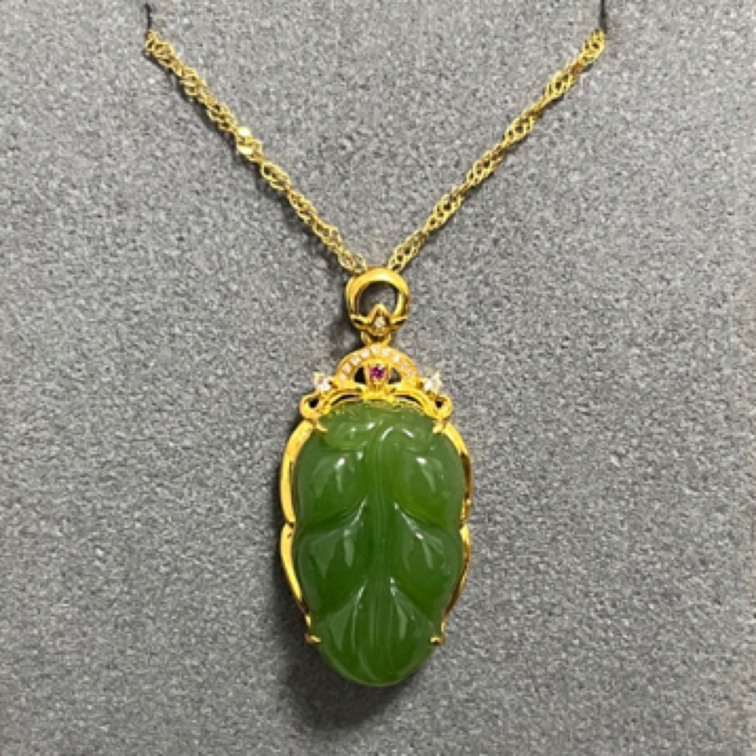 天然和田玉碧玉阳绿金枝玉叶吊坠