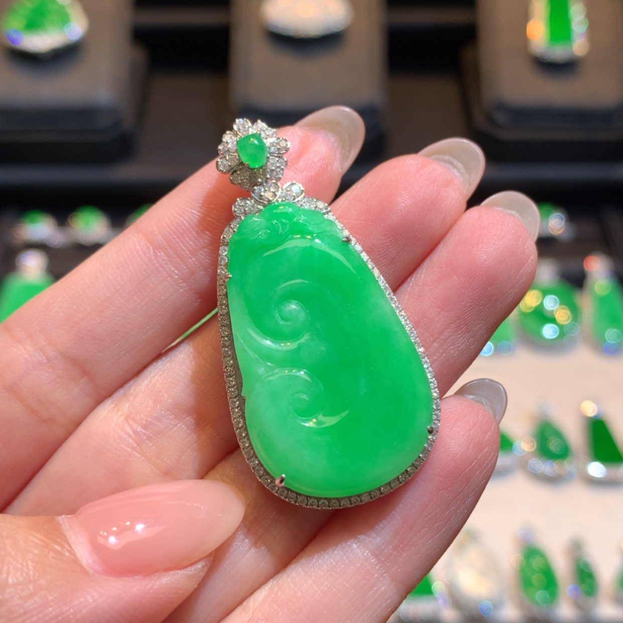 【闪购商品】翡翠颈饰18K金镶嵌随**好