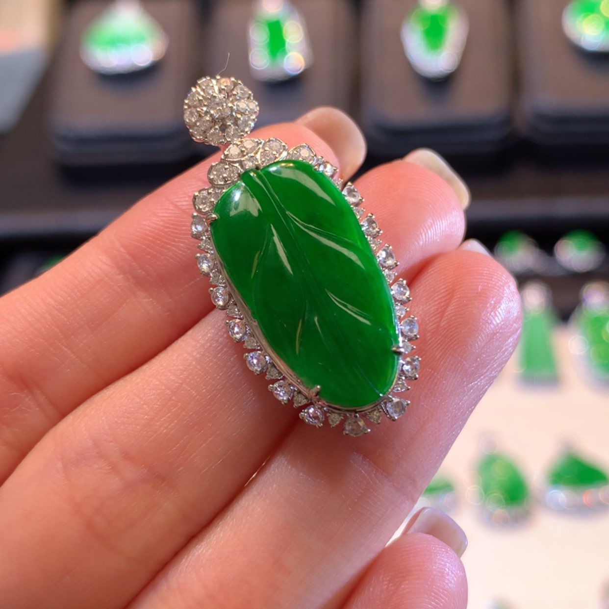 【闪购商品】翡翠颈饰18K金镶嵌娜*儿