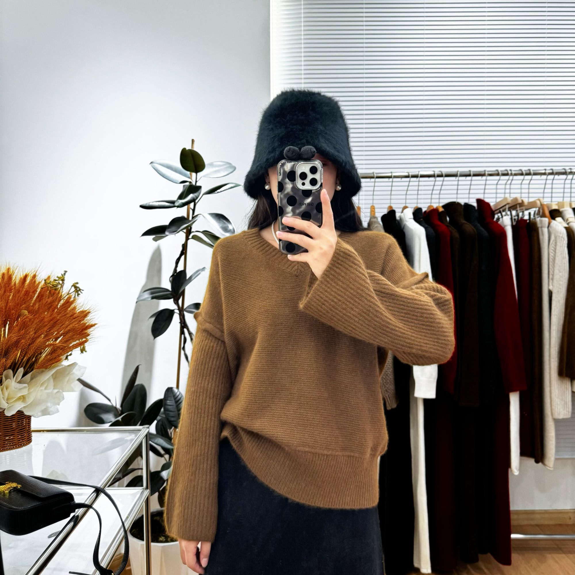 慵懒宽松V领纯色毛衣女秋冬高级感软糯百搭宽松毛针织打底衫上衣