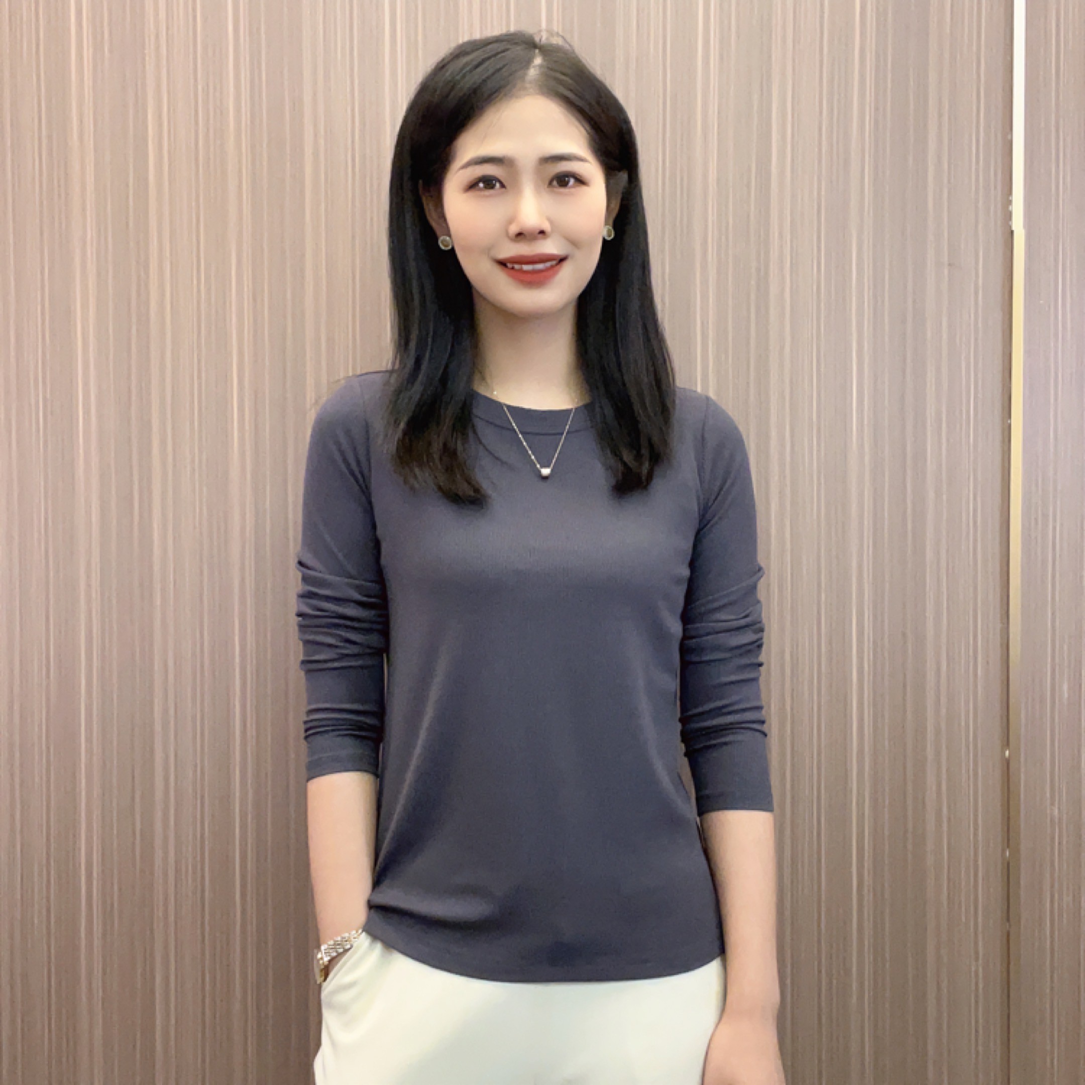 秋季时尚休闲百搭纯色圆领简约显瘦女士长袖t恤高级罗纹棉打底杉