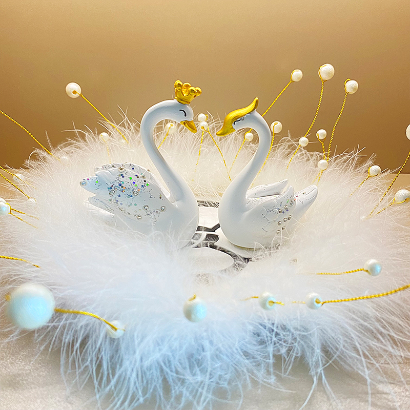 拽萌汽车创意摆件车内个性女神款中控台天鹅装饰用品车载高档香薰