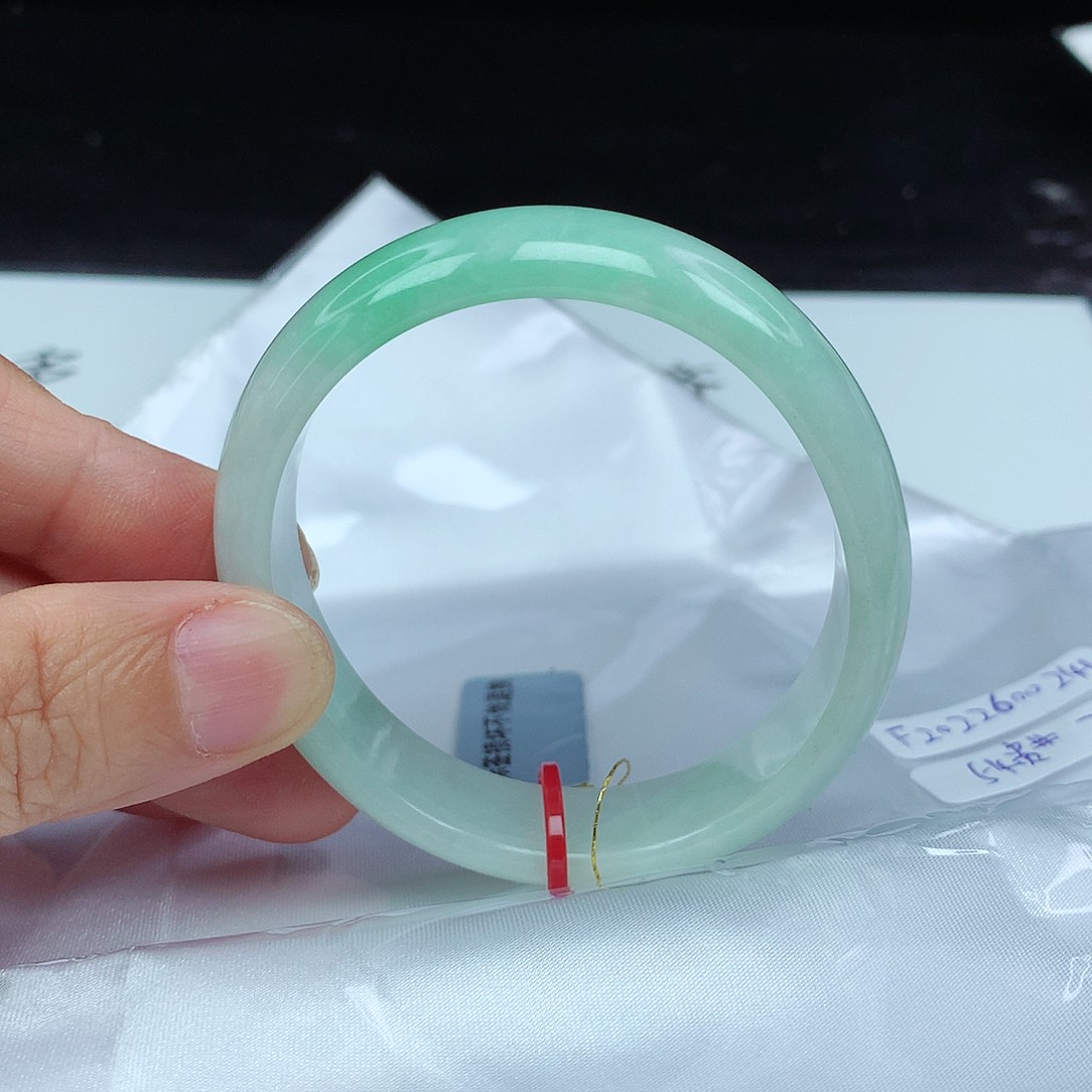 翡翠手镯未镶嵌翡翠00241