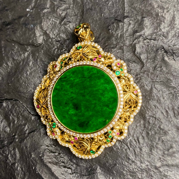 天然A货翡翠吊坠