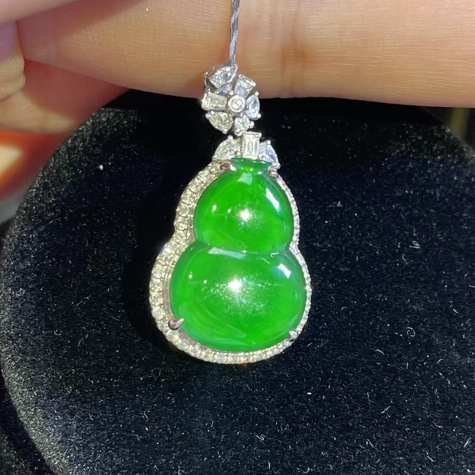 18K金镶天然A货翡翠葫芦吊坠 AXN1043204B