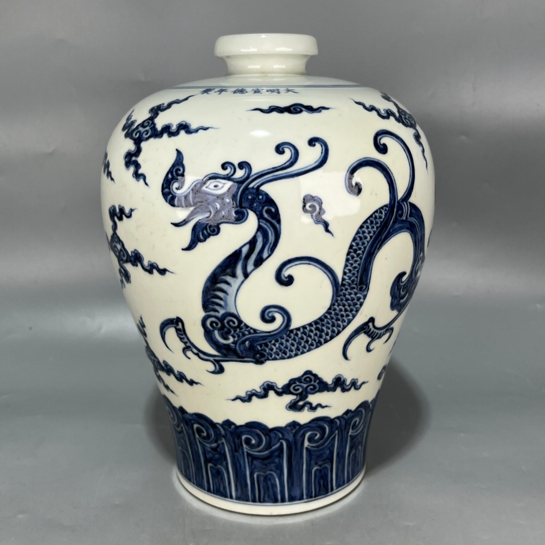 当代仿制 仿古青花祥云龙纹梅瓶